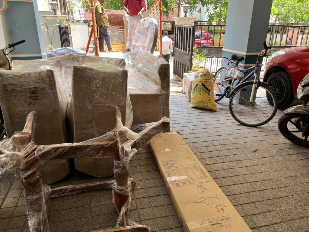 MR Safe Reliable Logistics and packers