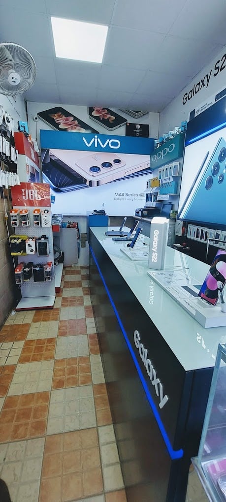 The Mobile Gallery Sector 40 Mobiles & Accessories, Apple store, Samsung Store, One Plus Authorised store, Marshall - 4