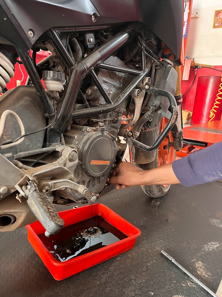 Apna Mechanic Bike Workshop & Auto Spare Shop - 4