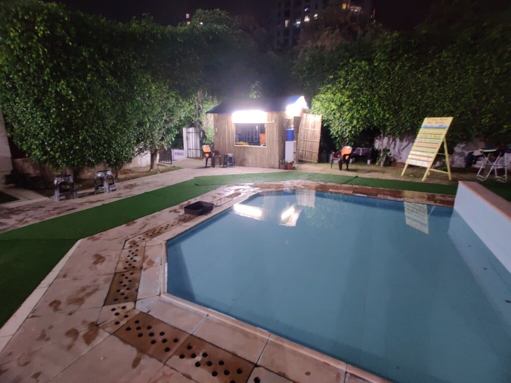 Malibu Towne Swimming Pool - 4