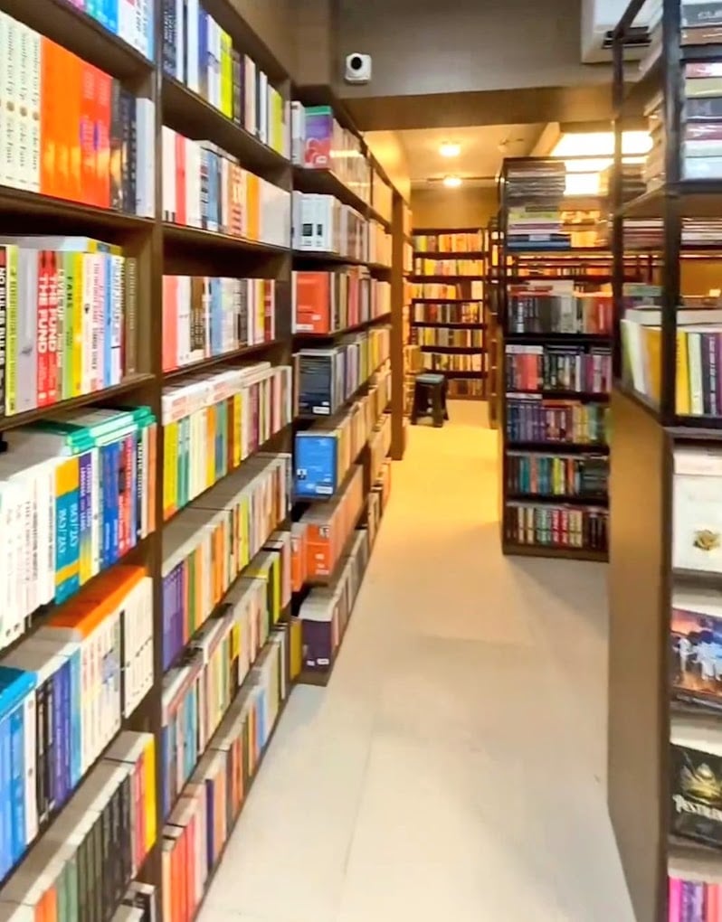 Bahrisons Booksellers Galleria - 3