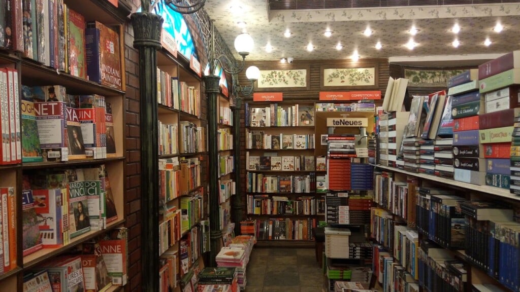 Om Book Shop Gurgoan - 5