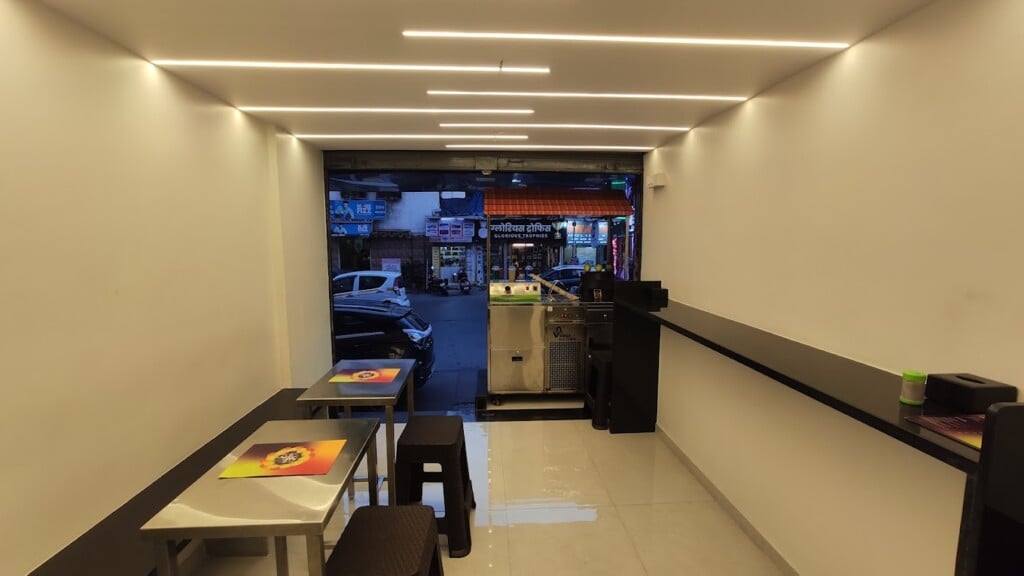 Saras Juice Cafe - 5