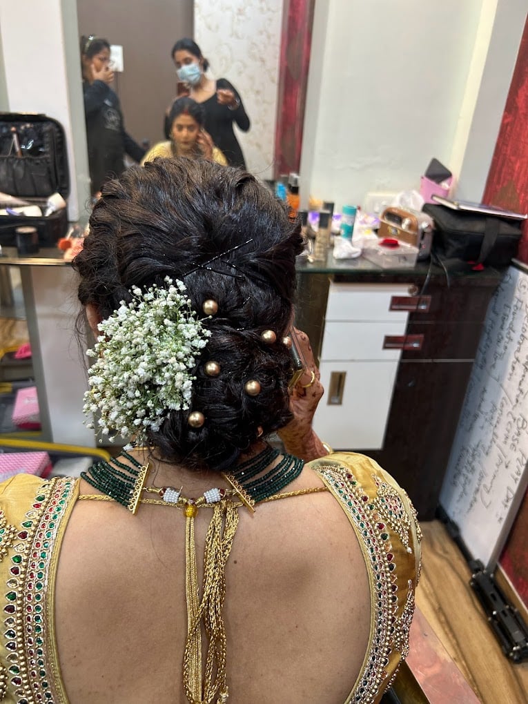 Janvi Beauty Salon - 2