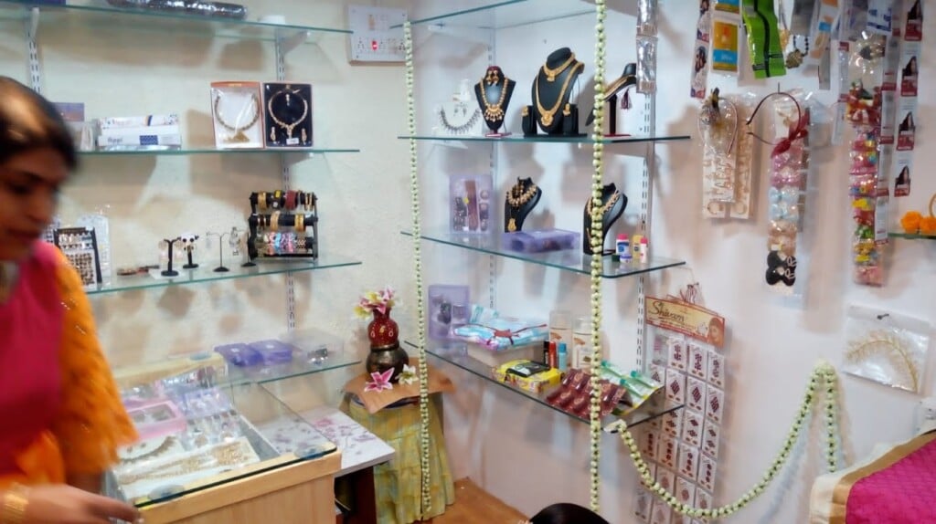 Swati Herbal Beauty Parlour and Sisters Shopee - 5