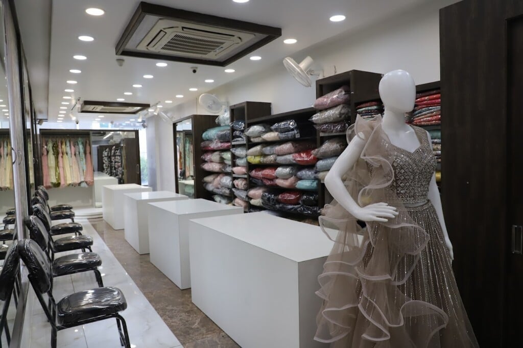 NOW & WOW - THE FASHION HUB - 4