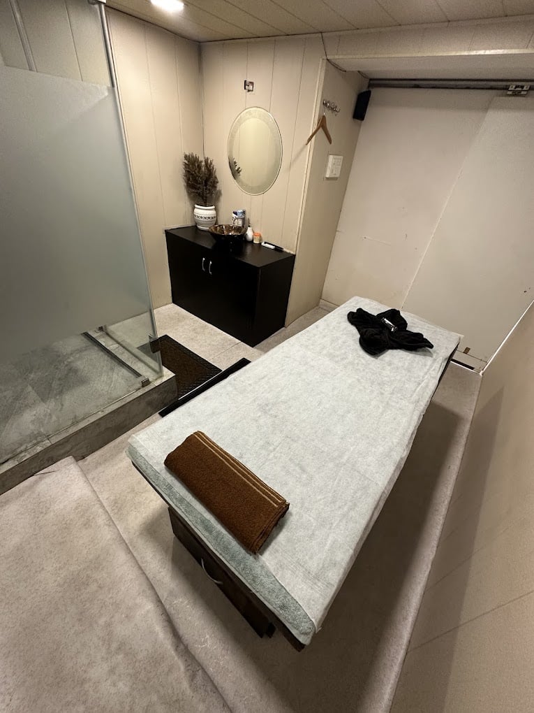 Moss Spa Hair Weaving & Bonding - 3