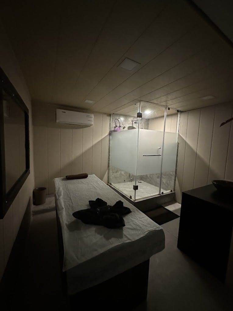 Moss Spa Hair Weaving & Bonding - 4