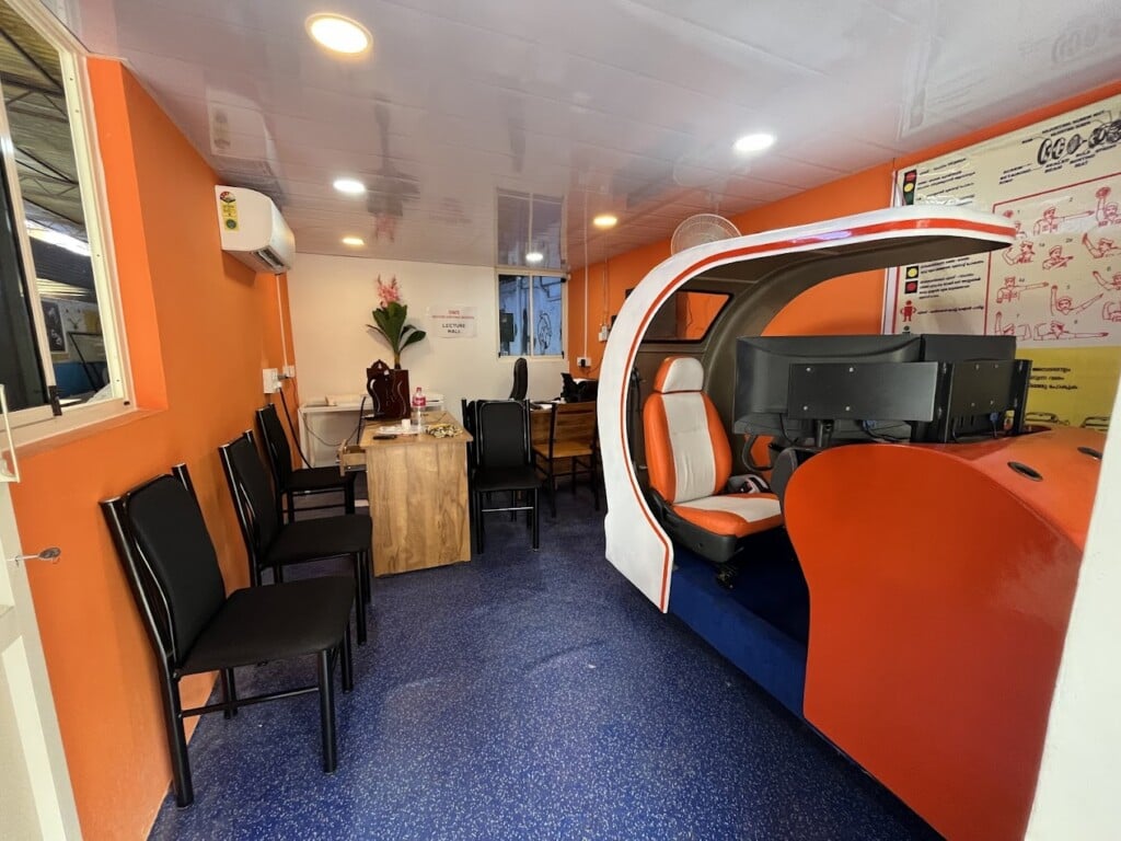 SMS Motor Driving School vanchiyoor,peroorkkada,Kulathoor - 2