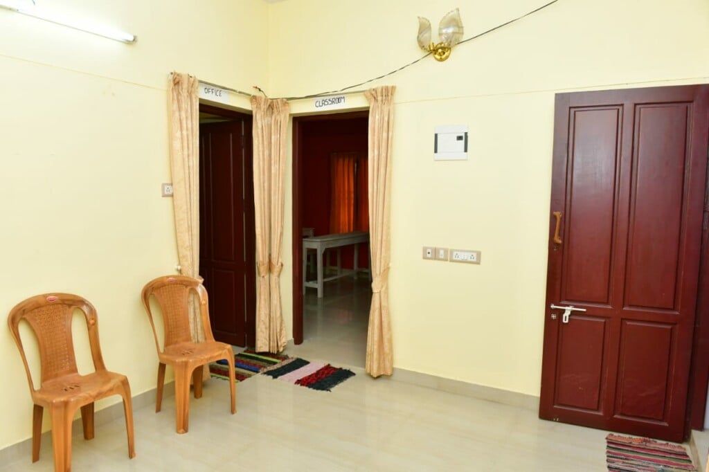 ANAMIKA DRIVING SCHOOL - 4