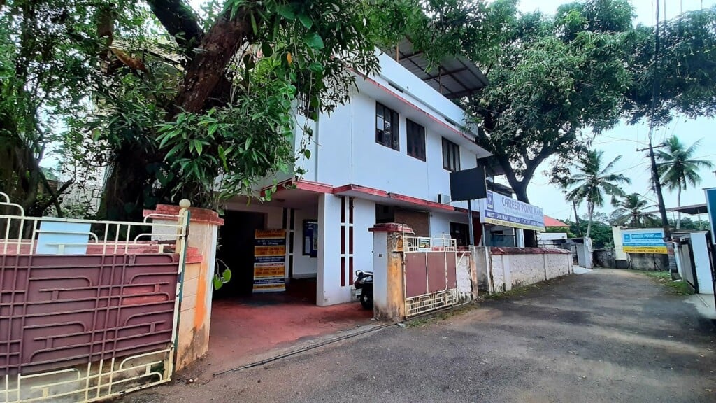 Career Point | NEET / AIIMS / JIPMER / JEE Coaching Center : TRIVANDRUM - 5