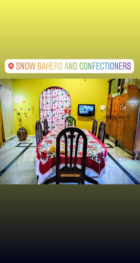 SNOWS BAKERY - 5