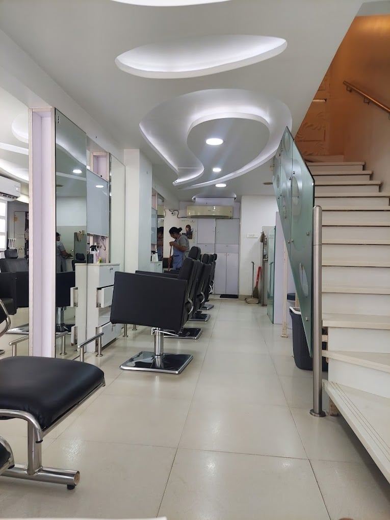EnVogue Hair & Beauty Salon - 4