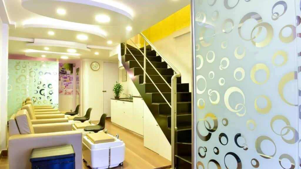 EnVogue Hair & Beauty Salon - 5