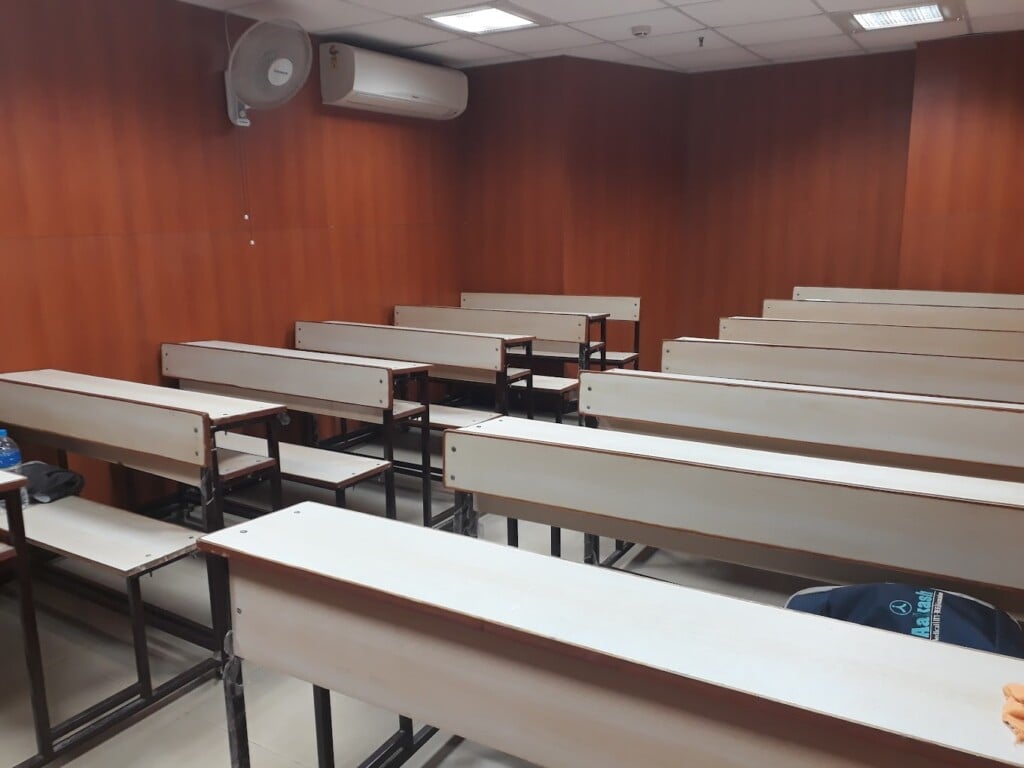 Aakash Institute, Patto Plaza - 4