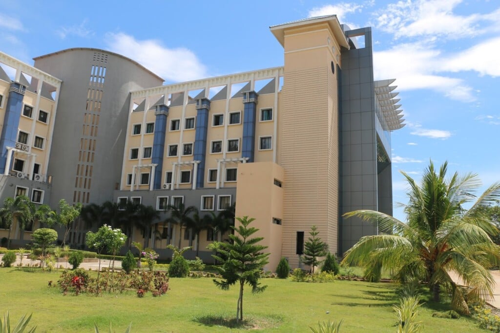 Sri Manakula Vinayagar Medical College - 2