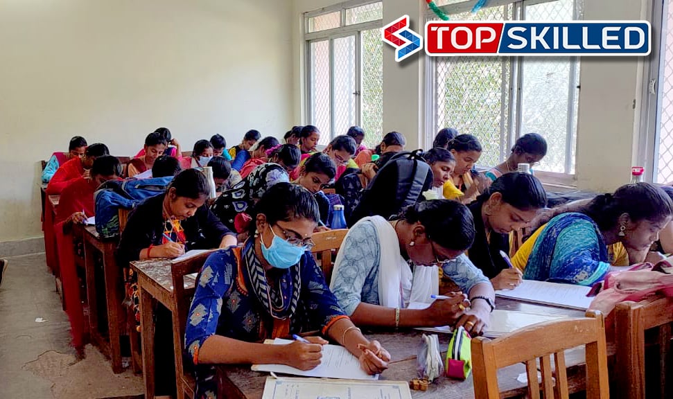 TOP SKILLED, The Best Software Training & Placement Center. Python, Java, UIUX, Full Stack, AWS, English, Graphics & more