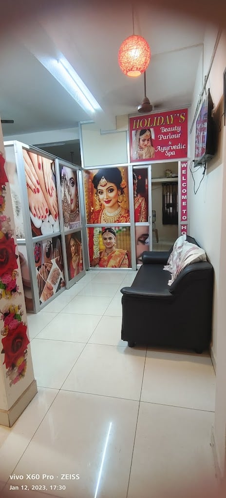Holiday Beauty Parlour & Ayurvedic Spa - 4