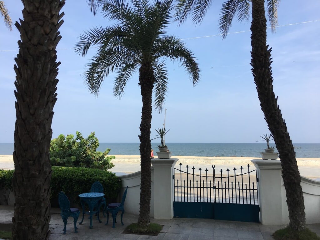 Promenade Hotel Swimming Pool - 2