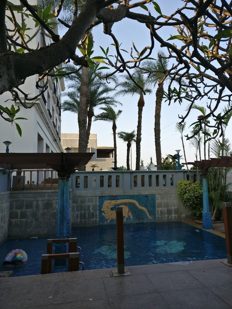 Promenade Hotel Swimming Pool - 3