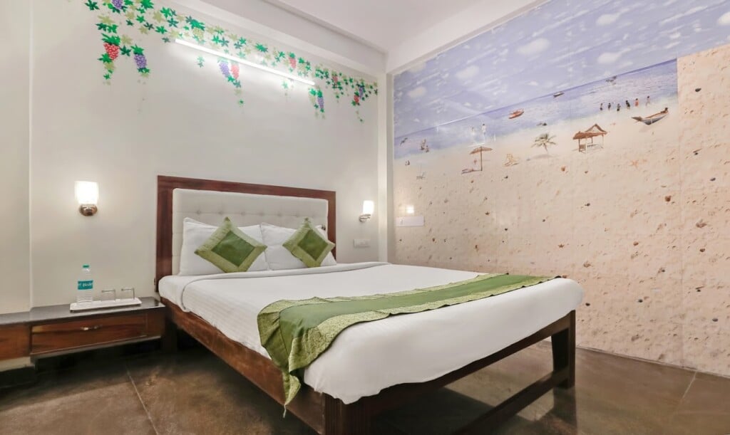 Itsy By Treebo - Prakasam Residency With Roadside View - 2