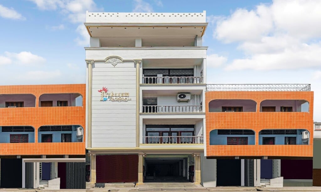 Itsy By Treebo - Prakasam Residency With Roadside View