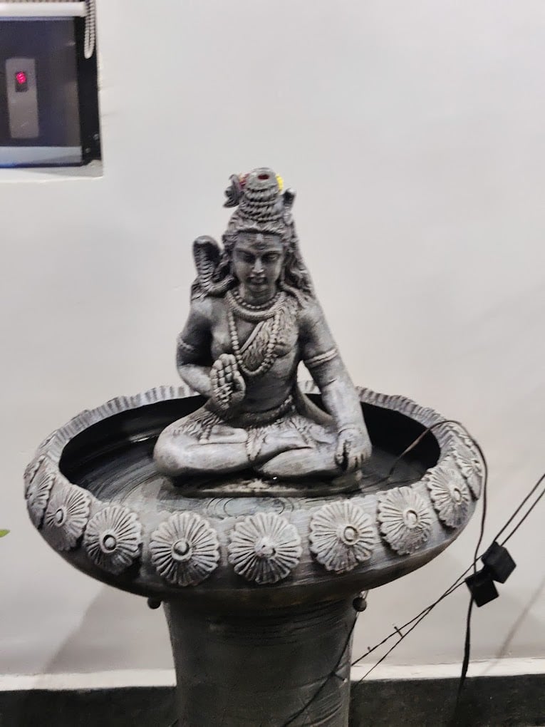 Le Supreme Inn (the lap of luxury) - 5