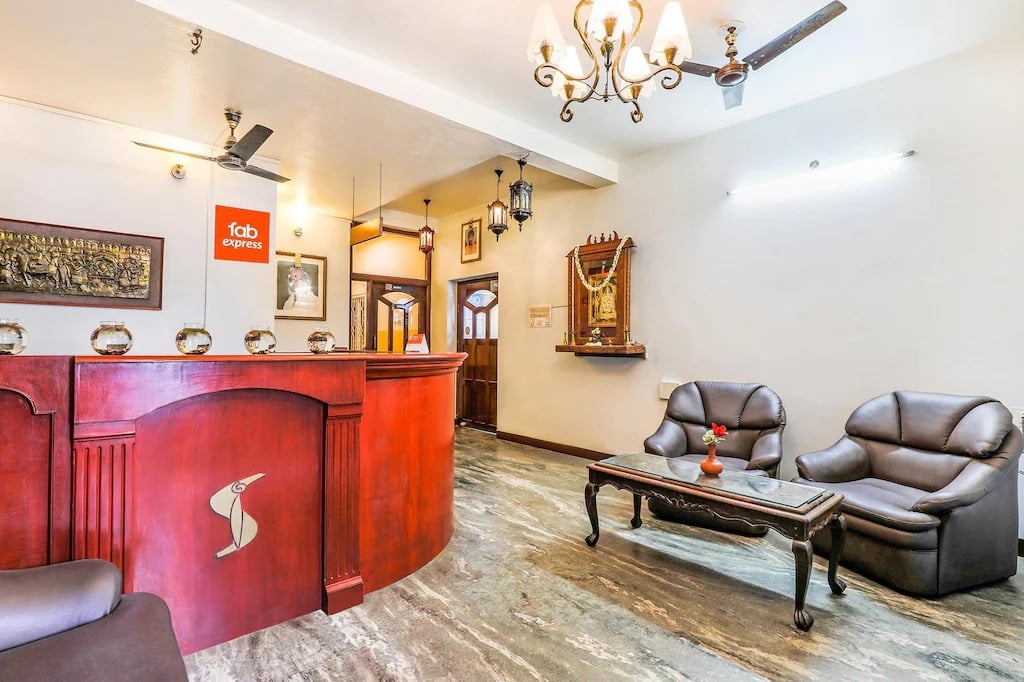 FabExpress Santhi inn - 4