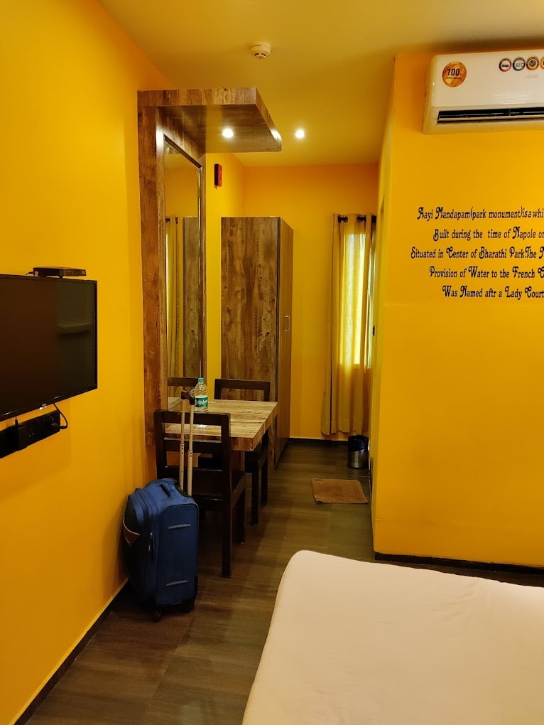 OYO Home Le Bliss Hotels Near Rock Beach - 2