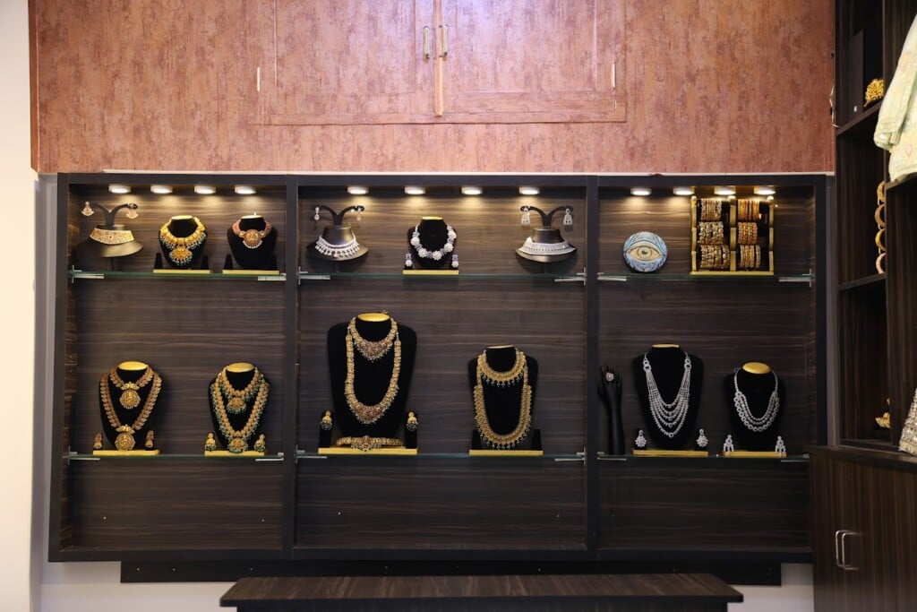 Yavanam Aesthetics Bridal Studio & Academy - 3