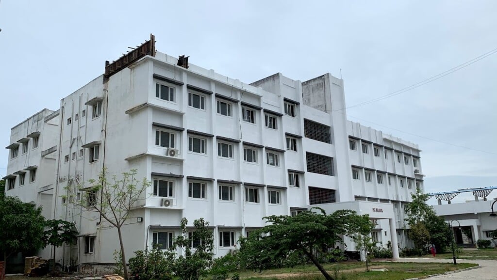 School of Excellence in Law - 4