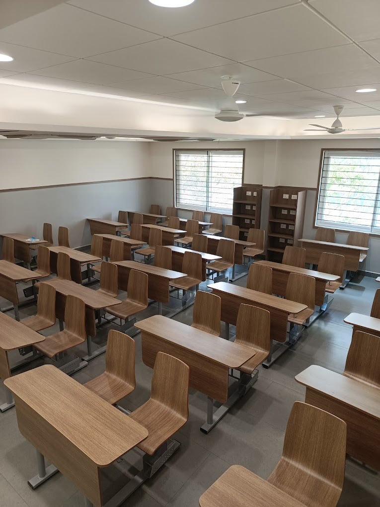 Aarupadai Veedu Institute Of Law - 3