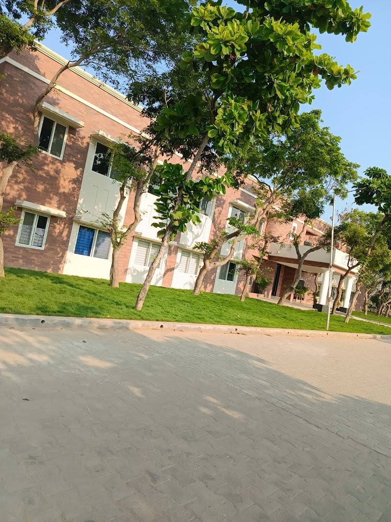 Aarupadai Veedu Institute Of Law - 4