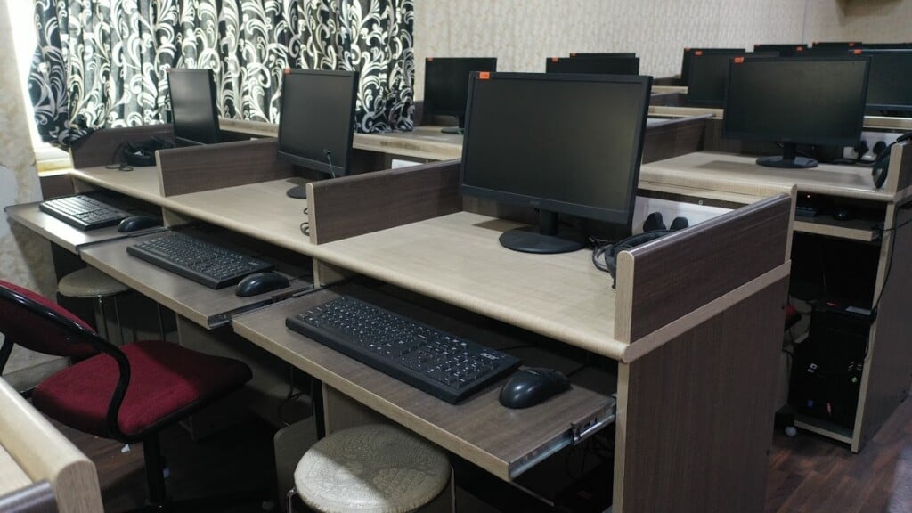 Holy Cross Matriculation Higher Secondary School - 3