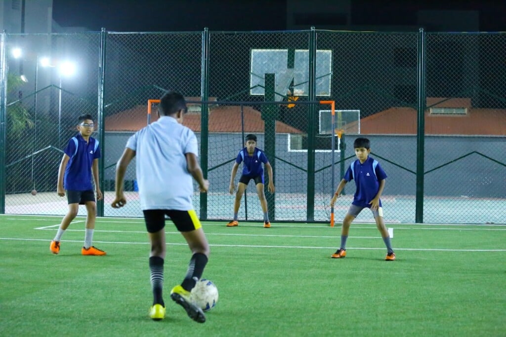 Velalar Vidyalayaa Senior Secondary School - 4