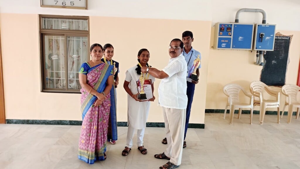 Kongu Kalvi Nilayam Matriculation Higher Secondary School - 3