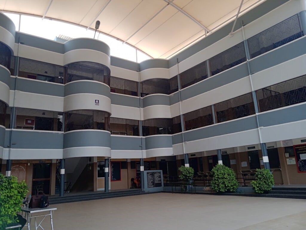 Kongu Vellalar Matric Hr. Sec. School - 4