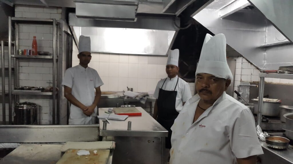 DIMPLE RESTAURANT - 4