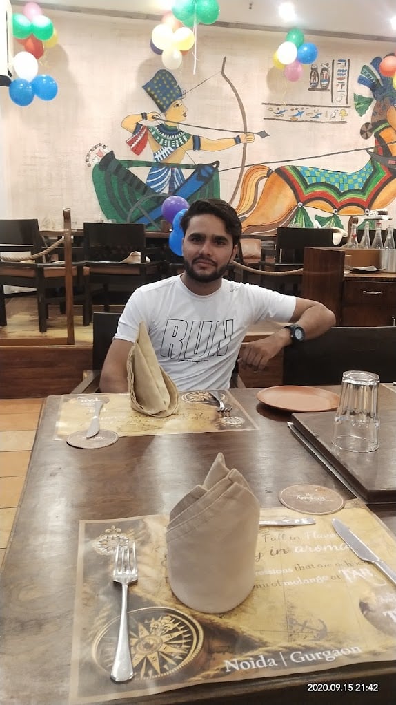 SQUIRE RESTAURANT & CATERERS - 3