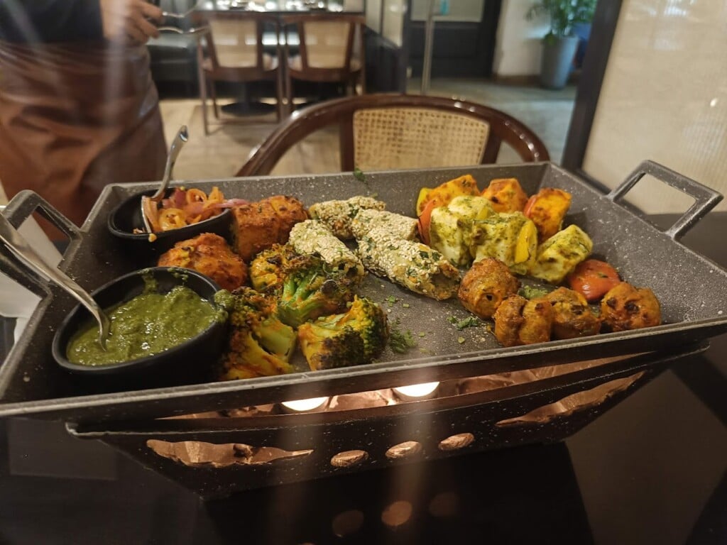 Aurah All Day Dining - Multicuisine Restaurant & Bar in Amritsar - 5