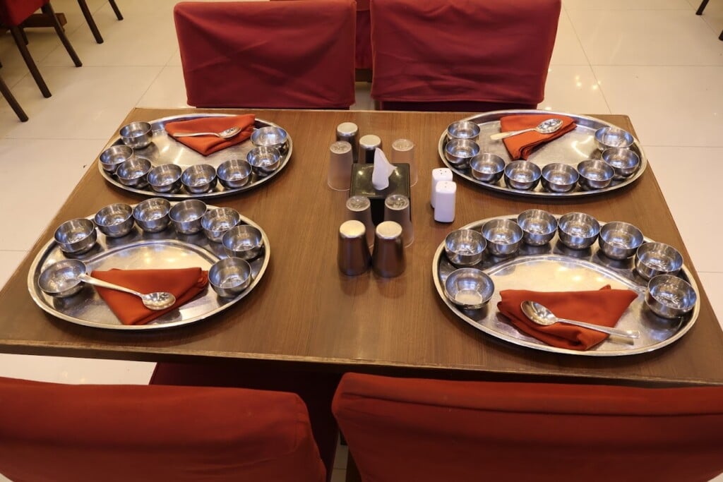 Mohanlal Ji Premium Veg Thali & Banquet | Best Veg thali restaurant in nashik | Banquet Hall In Nashik - 4