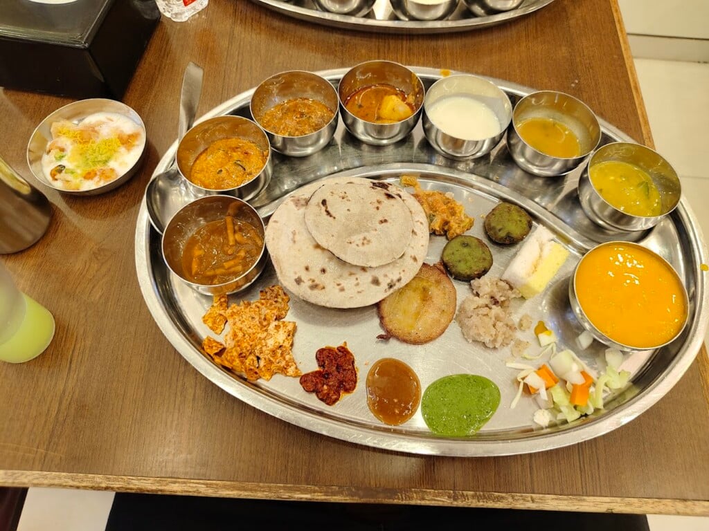 Mohanlal Ji Premium Veg Thali & Banquet | Best Veg thali restaurant in nashik | Banquet Hall In Nashik - 5