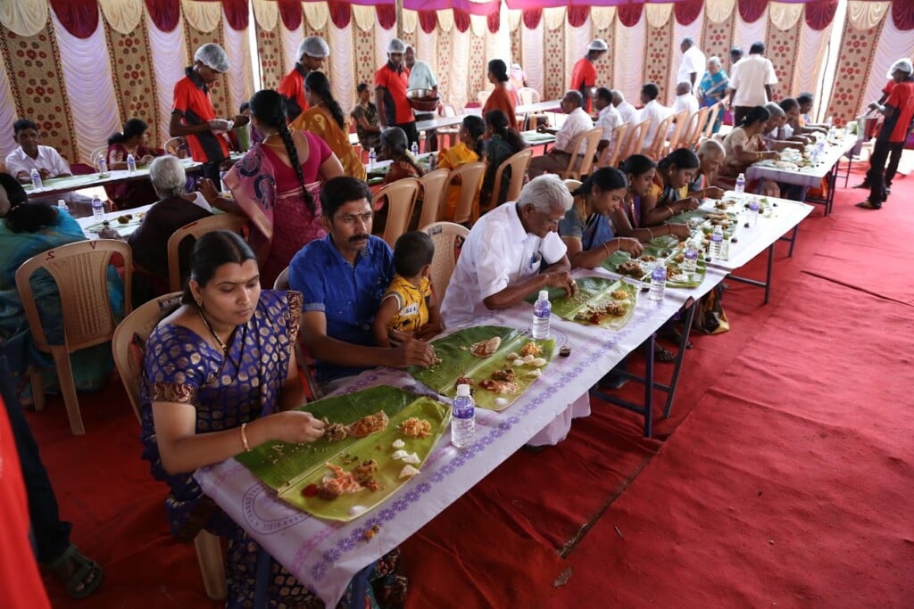 MOM'S COOK CATERING & PARTY HALL