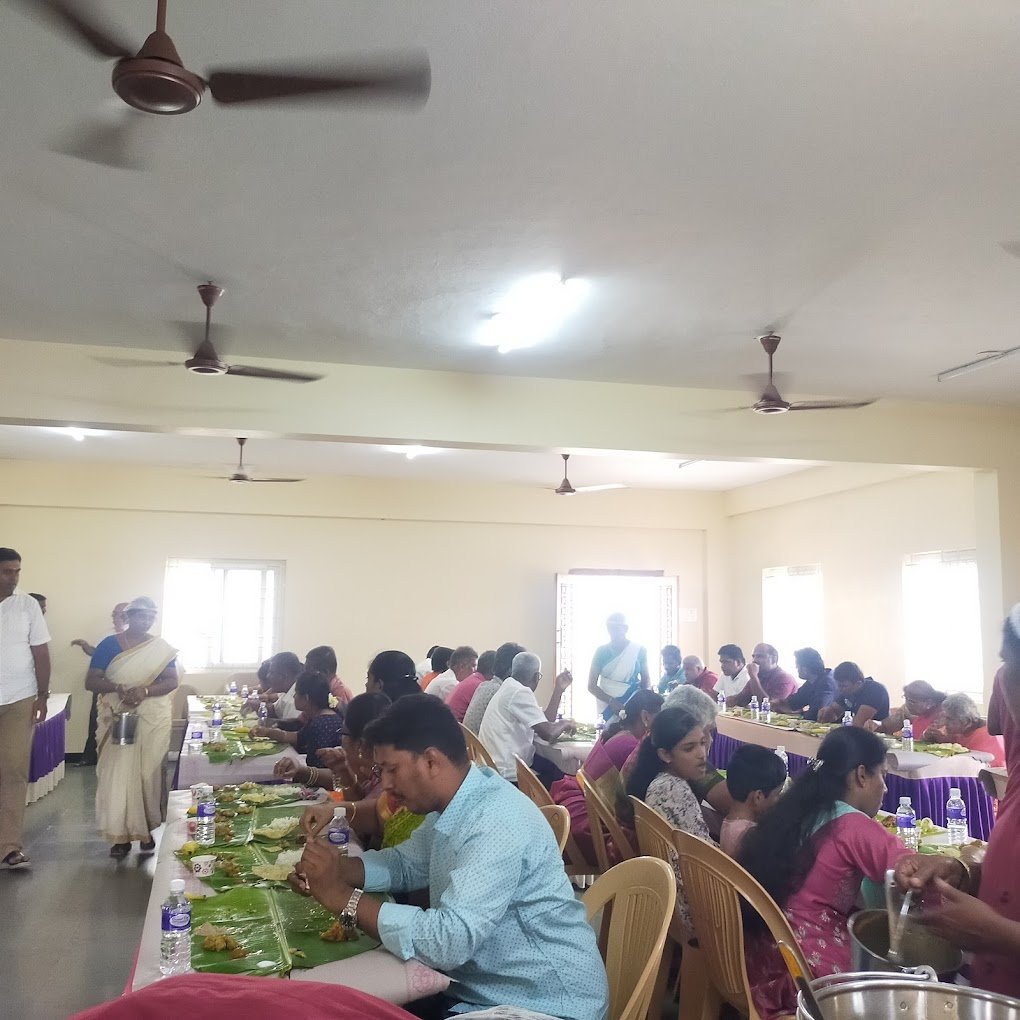 MOM'S COOK CATERING & PARTY HALL - 4