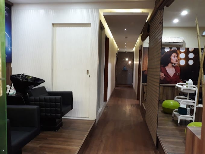 Le' Luxe Beauty Salon - 2