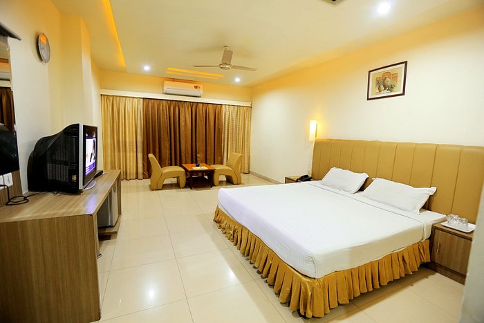 Hotel Sitara Grand - 4