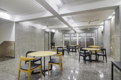 Super OYO Townhouse 1033 Ameerpet - 3