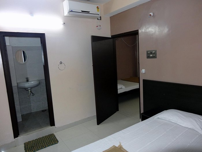 Hotel Dwaraka Inn - 4