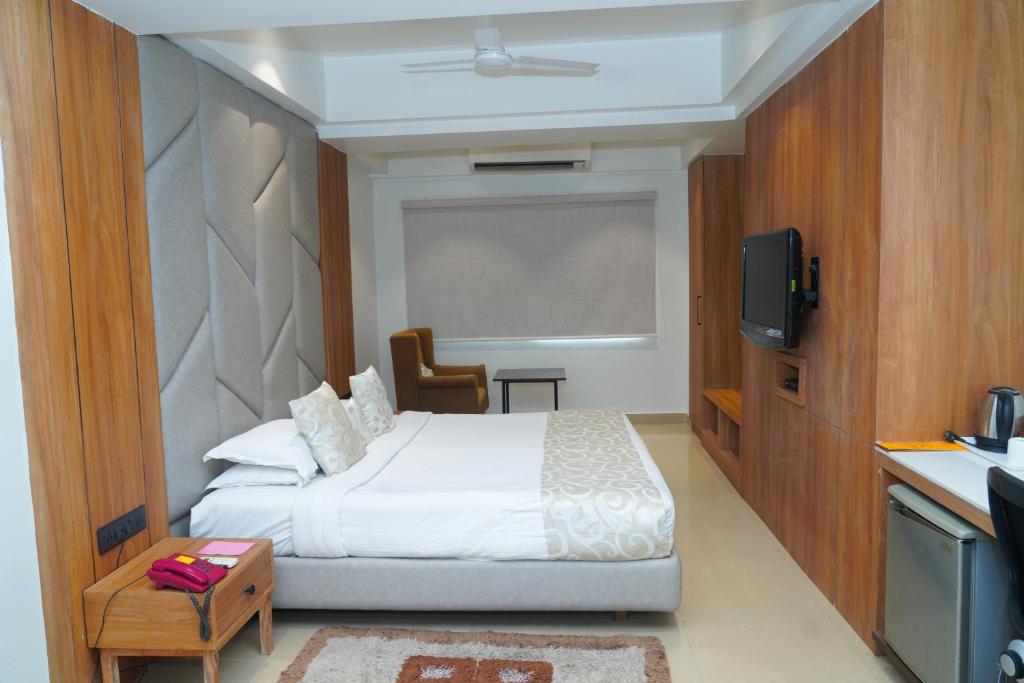 Hotel Kinara Grand - 4