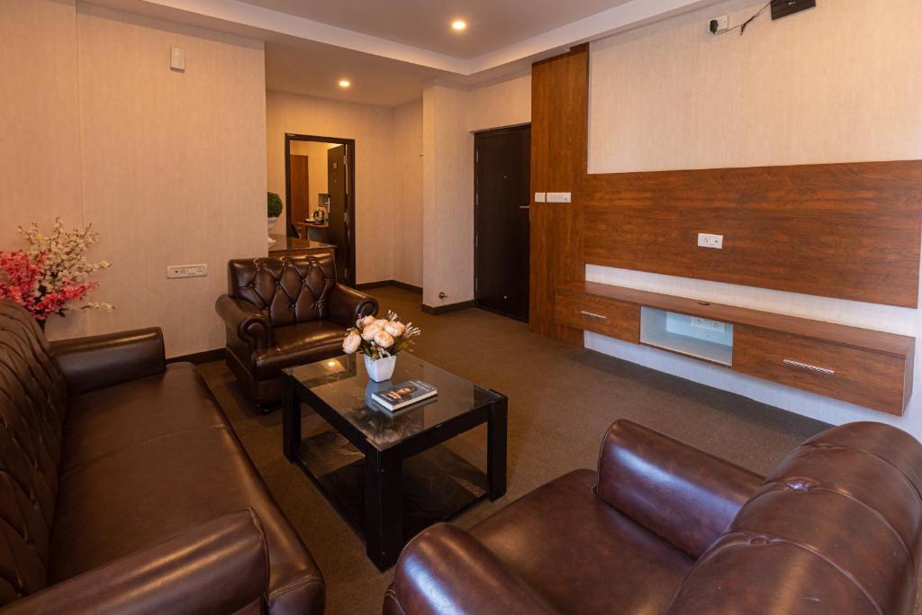 Vera by Bisque Brookefield - 3